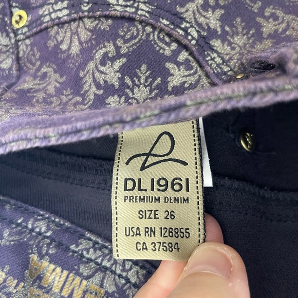 DL1961 Premium Denim Emma Ornate Leggings - Purple and Faded Gold Damask Sz. 26 - Picture 11 of 15